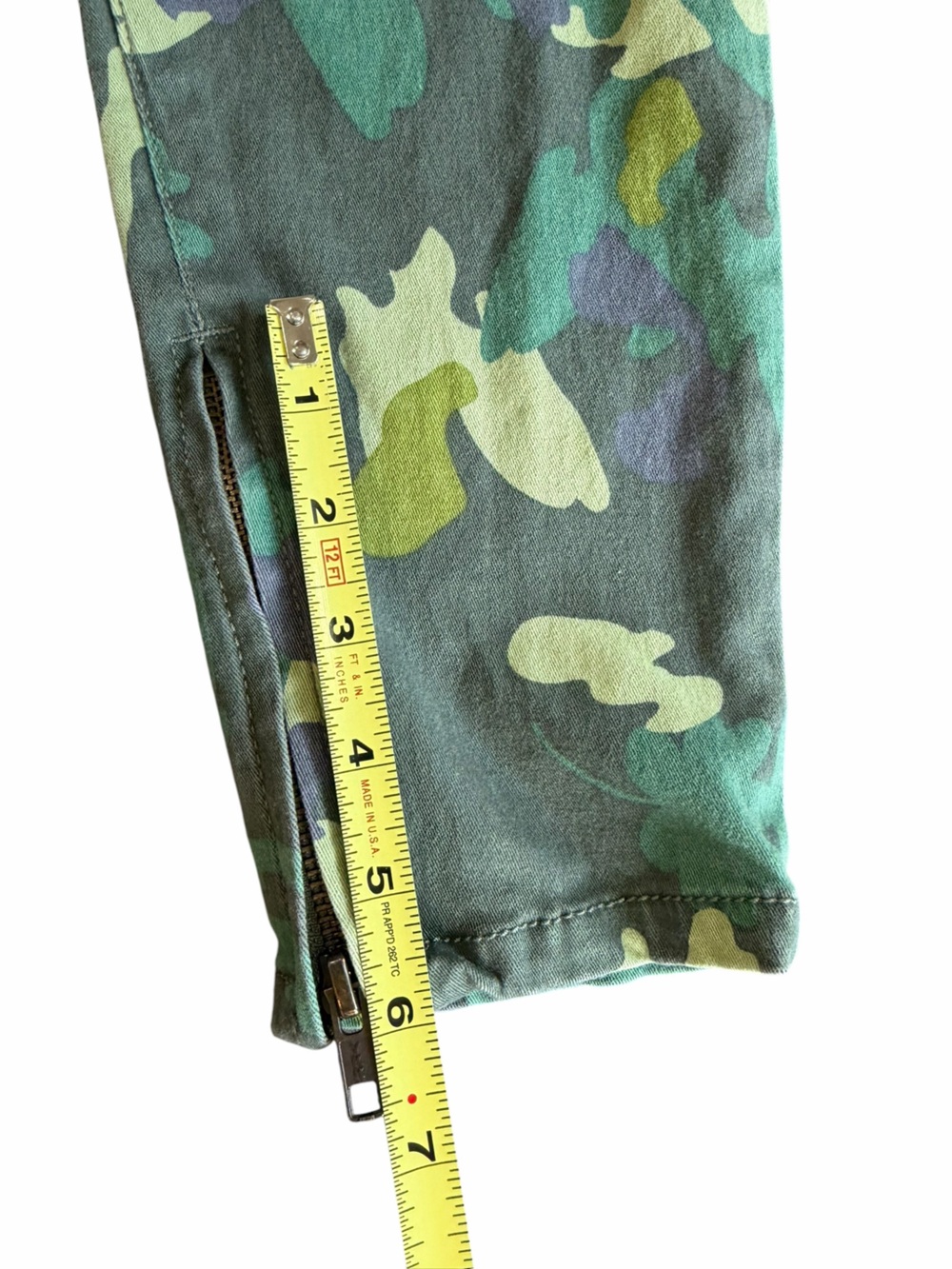 CAbi Camo Skinny Ankle Pants Women’s Size 0 Zip Ankle Stretch Crop Pants - Picture 10 of 11